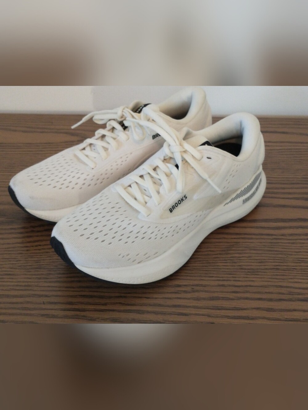 Brooks Women's Adrenaline GTS 24 White Running Shoes Size 8.5 - Picture 5 of 16